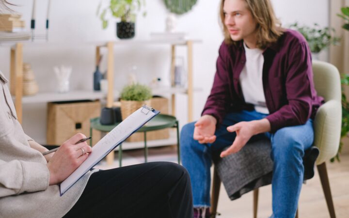 Como saber se preciso de terapia e qual psicólogo escolher